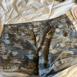 Vanilla Star Green Cargo Shorts